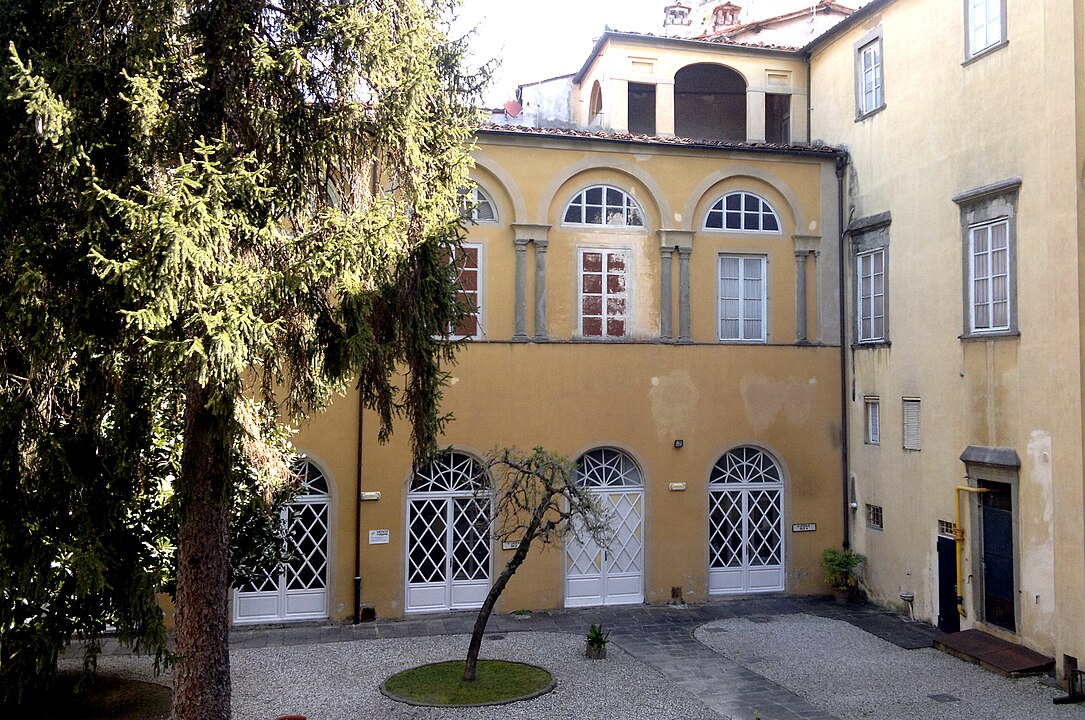 Museo di Scienze Naturali cortile interno di Palazzo Lucchesini